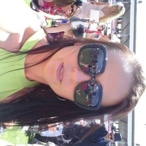 Meet your Posher, Deborah